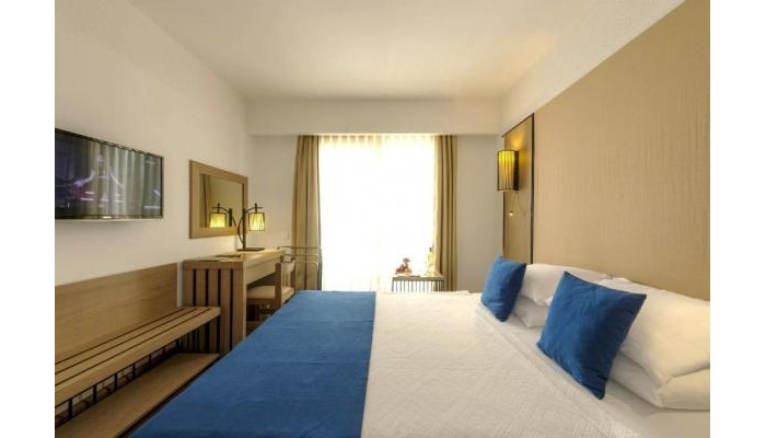 Liv Hotel By Bellazure poza 1