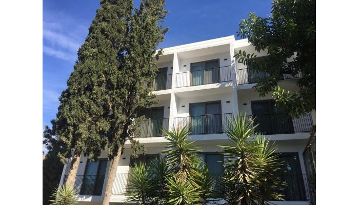 Liv Hotel By Bellazure poza 0