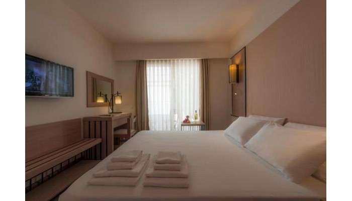 Liv Hotel By Bellazure poza 2