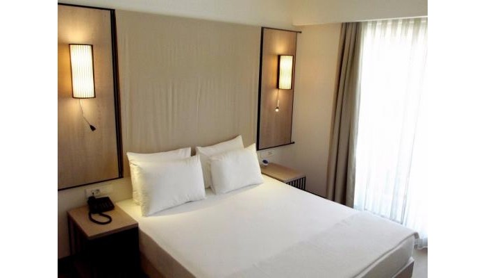 Liv Hotel By Bellazure poza 5