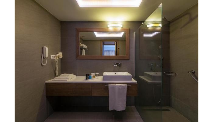 Liv Hotel By Bellazure poza 8