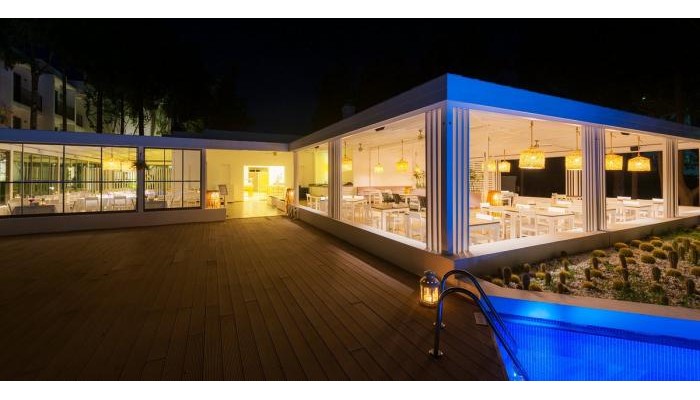 Liv Hotel By Bellazure poza 12