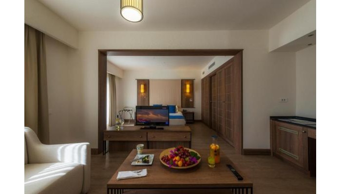 Liv Hotel By Bellazure poza 3