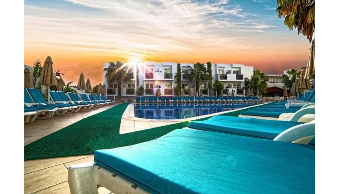 Club Shark Hotel poza 4