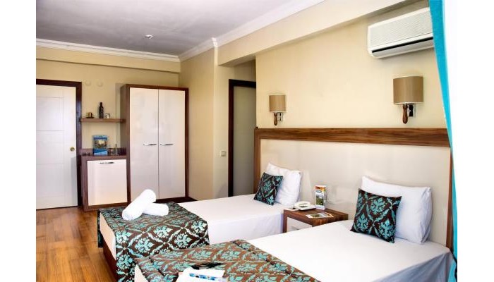 Hotel Flora Suites poza 2