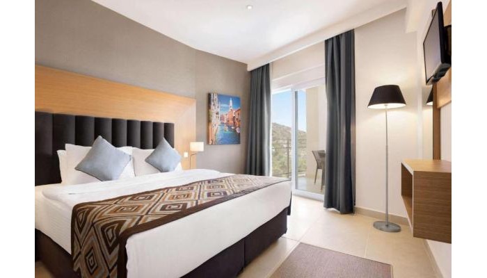 Ramada Hotel & Suites By Wyndham Kusadasi poza 3