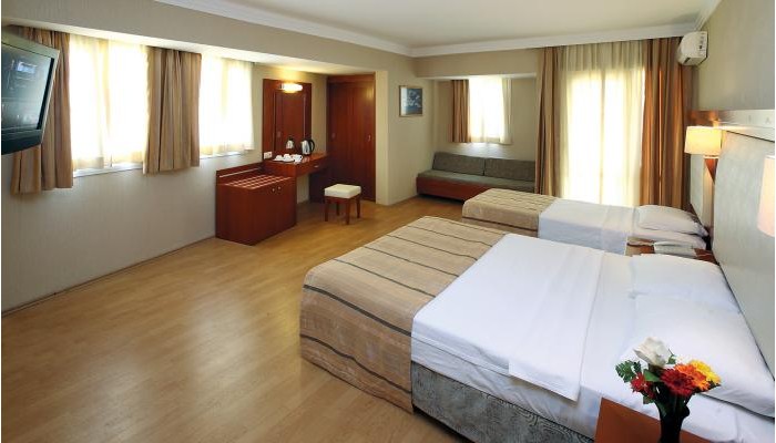 Julian Club Hotel poza 6